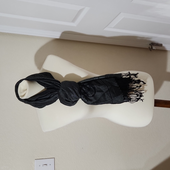 Scarf - Picture 2 of 4